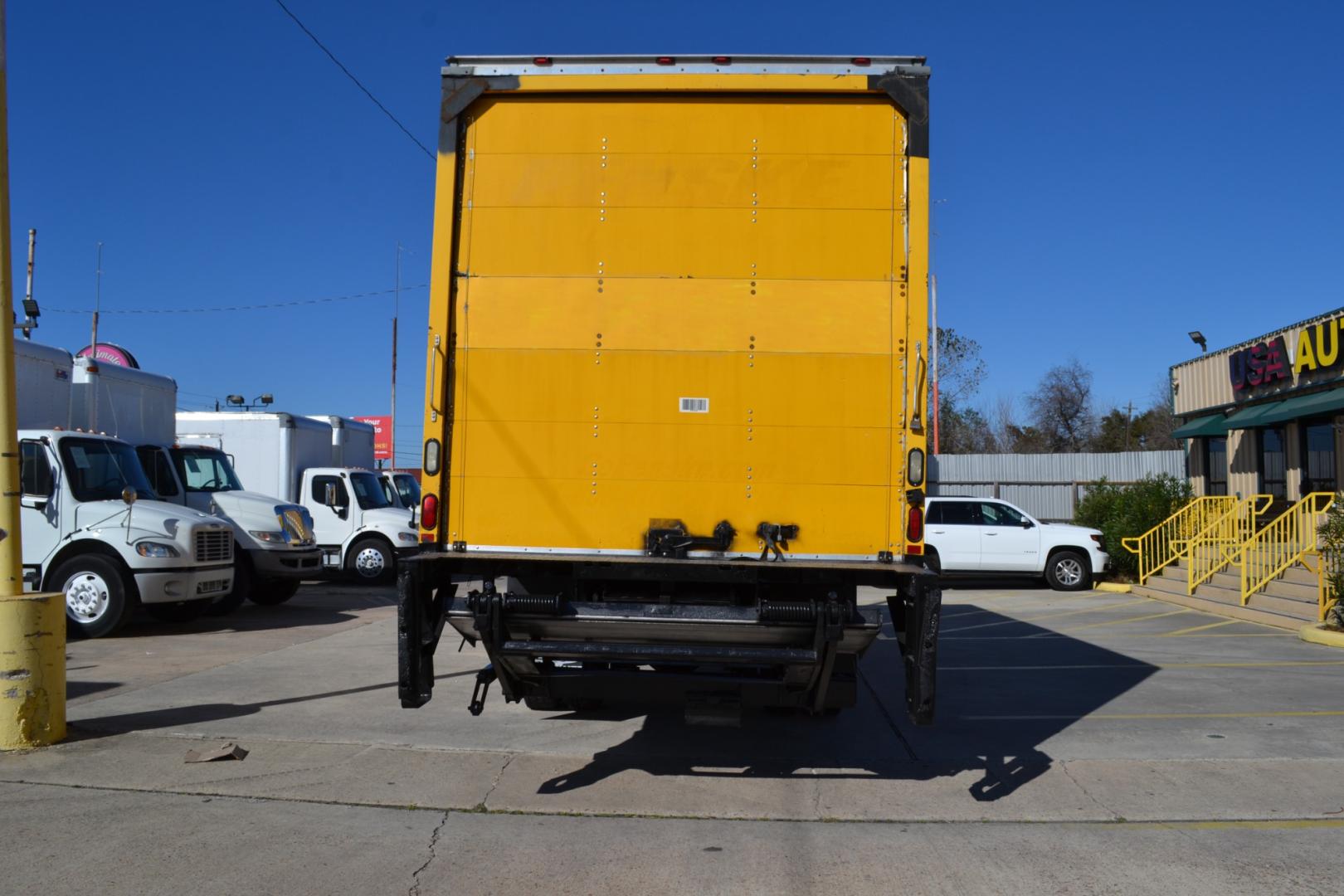 2014 YELLOW /BLACK FREIGHTLINER M2-106 with an CUMMINS ISB 6.7L 220HP engine, ALLISON 2200RDS AUTOMATIC transmission, located at 9172 North Fwy, Houston, TX, 77037, (713) 910-6868, 29.887470, -95.411903 - Photo#5